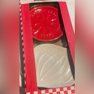 🔴 3/$12‎ 2-Pack Tomato and Onion Food dishes! New in original packaging!